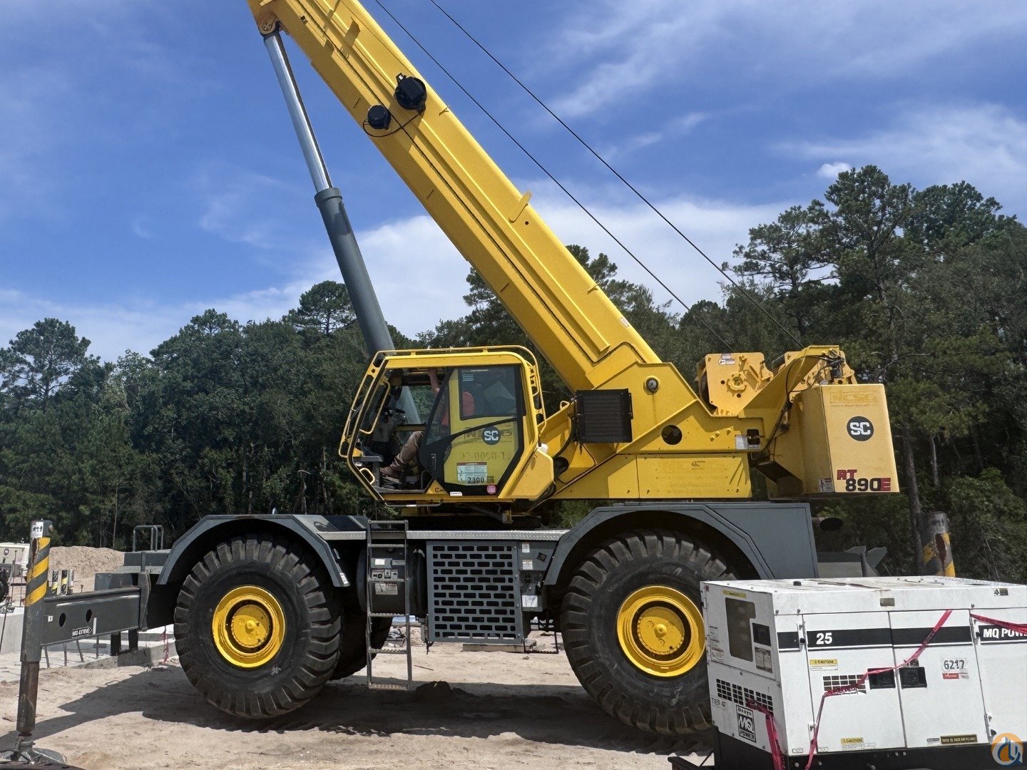 Grove RT890E