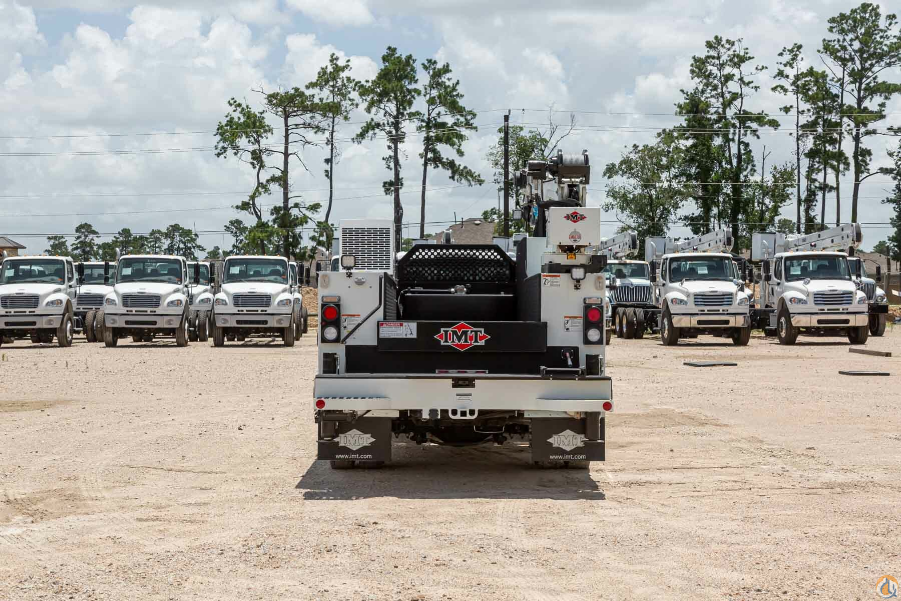 IMT 7500-22 Dominator I Service body