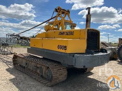 John Deere 690B