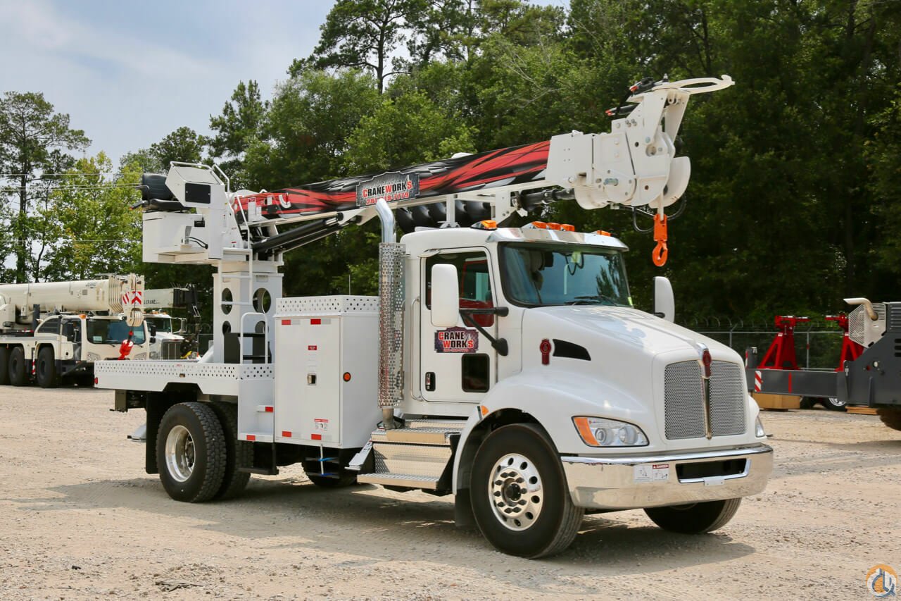 Versalift TMD-2047-B