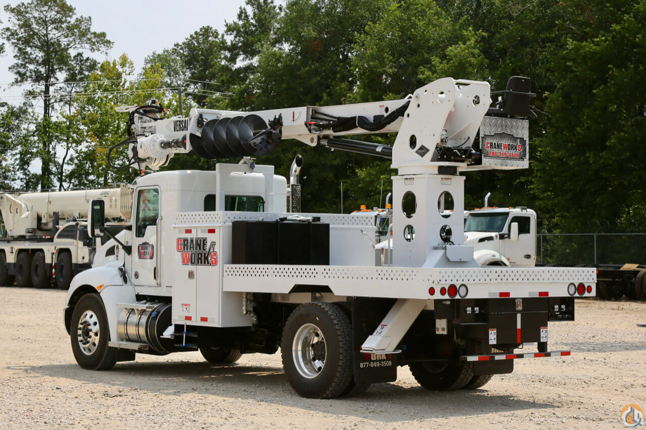 Versalift TMD-2047-B