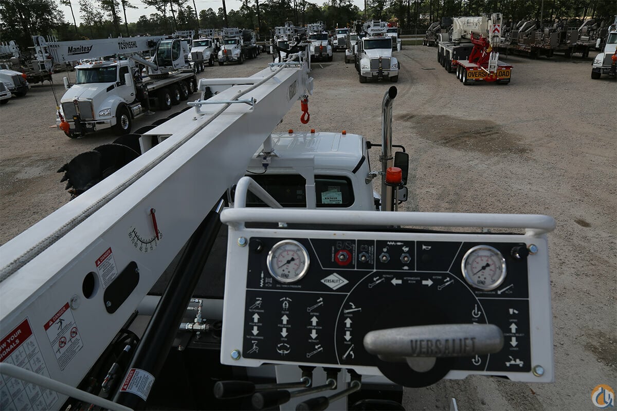 Versalift TMD-2047-T