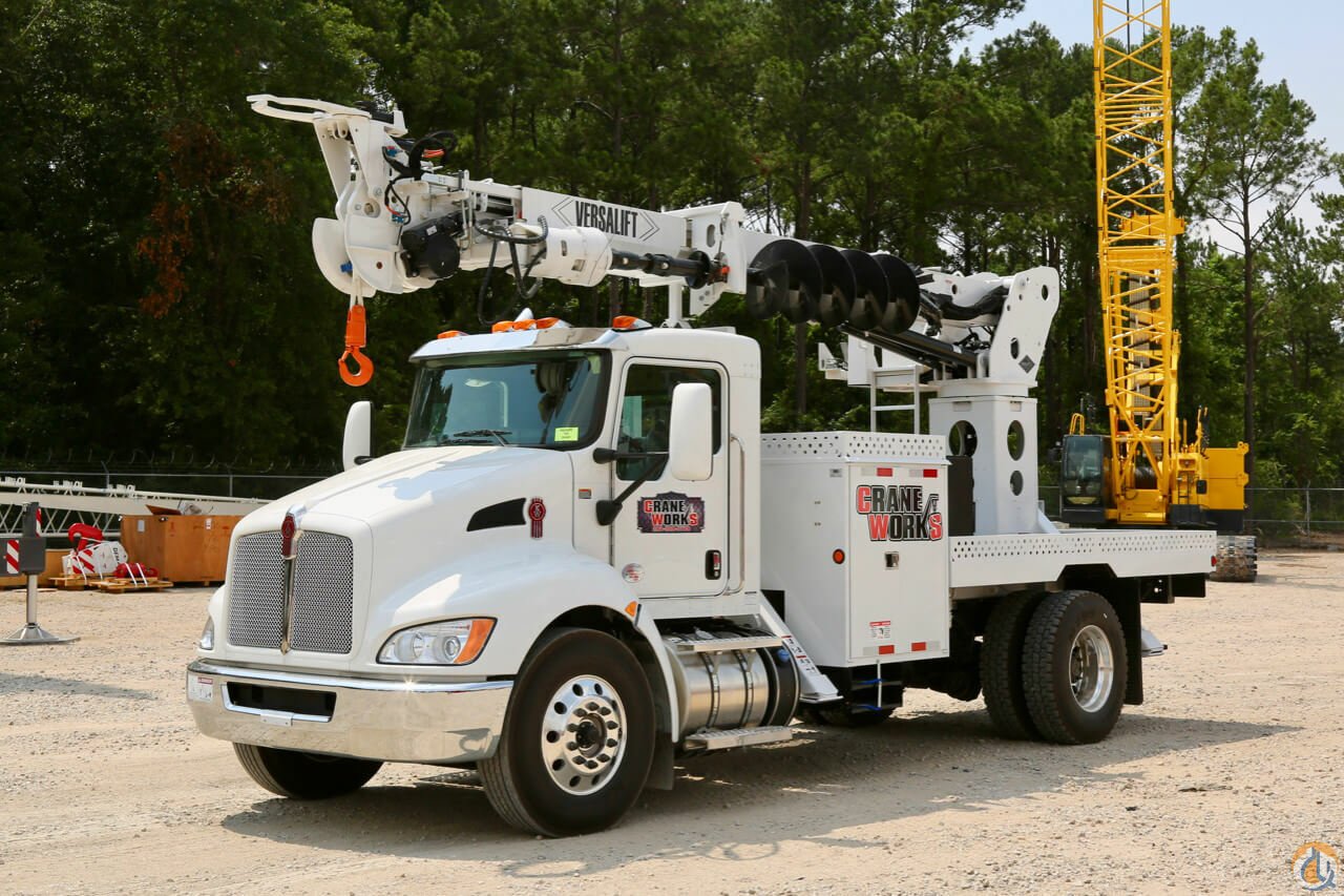 Versalift TMD-2047-B