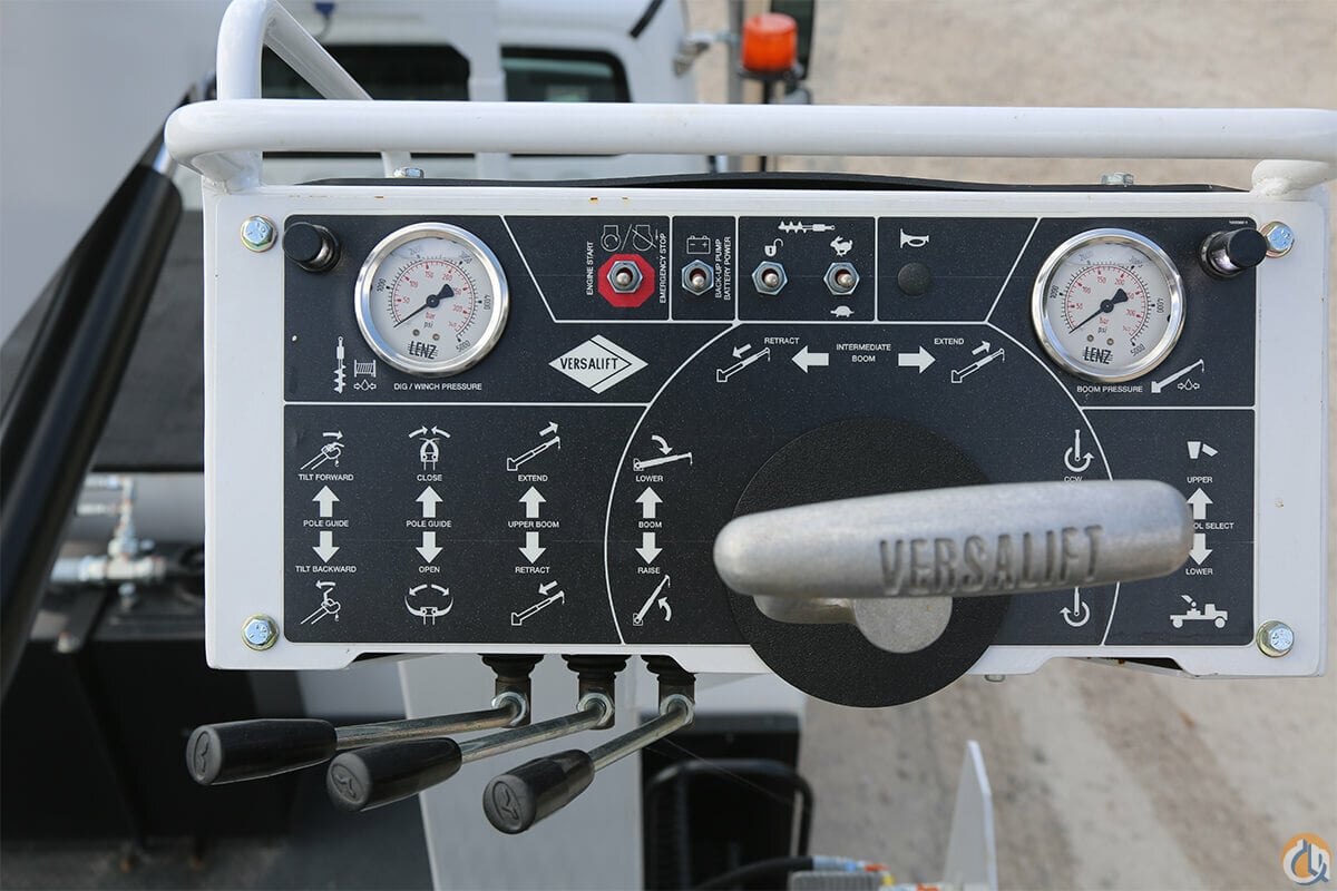 Versalift TMD-2047-T