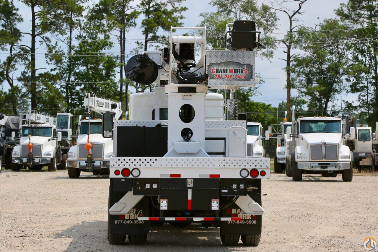 Versalift TMD-2047-B