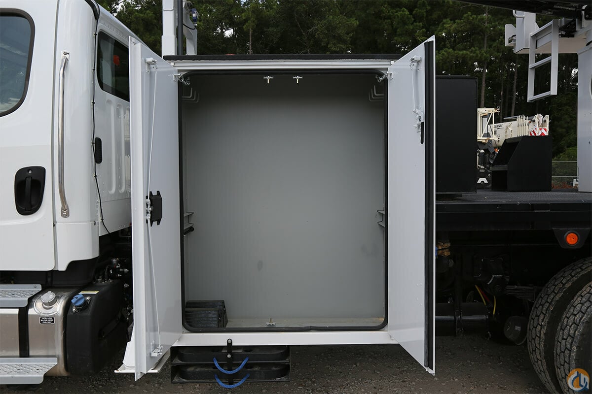 Versalift TMD-2047-T