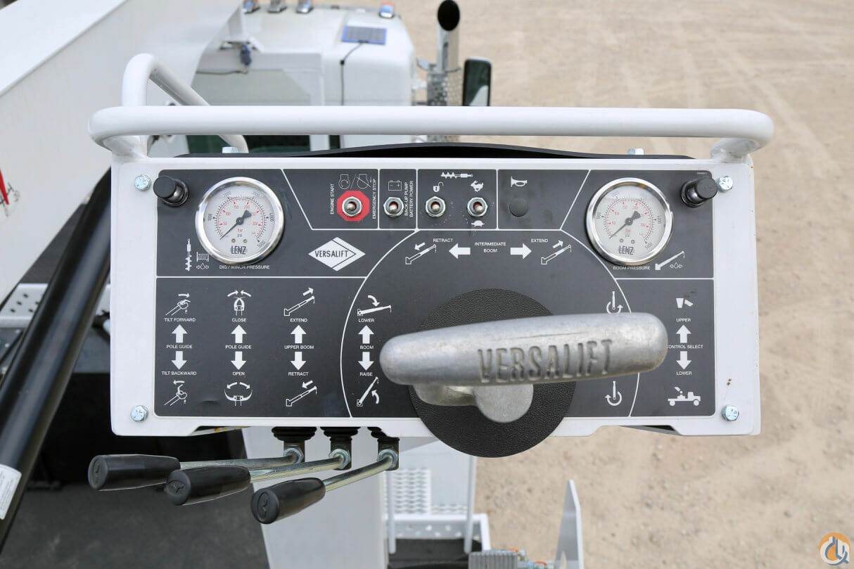 Versalift TMD-2047-B