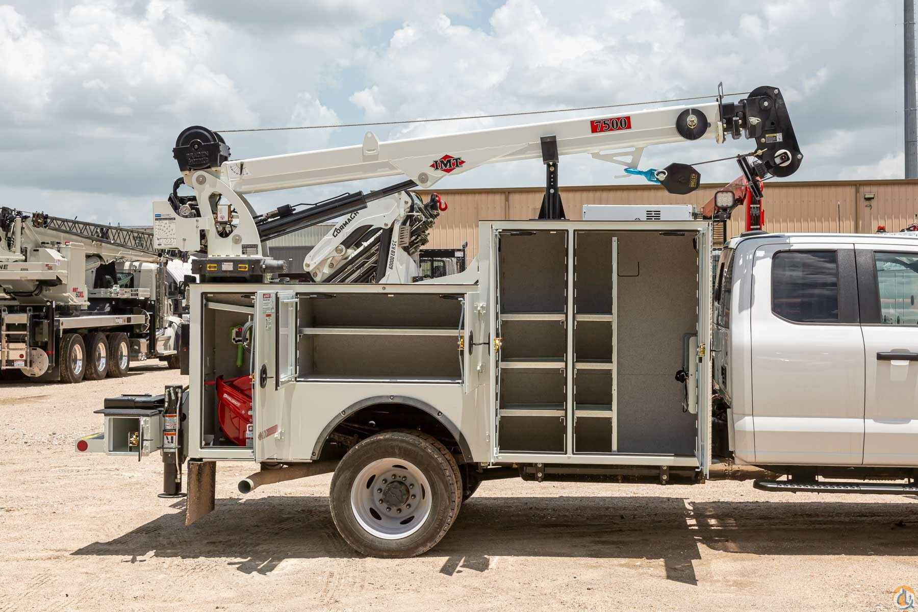 IMT 7500-22 Dominator I Service body